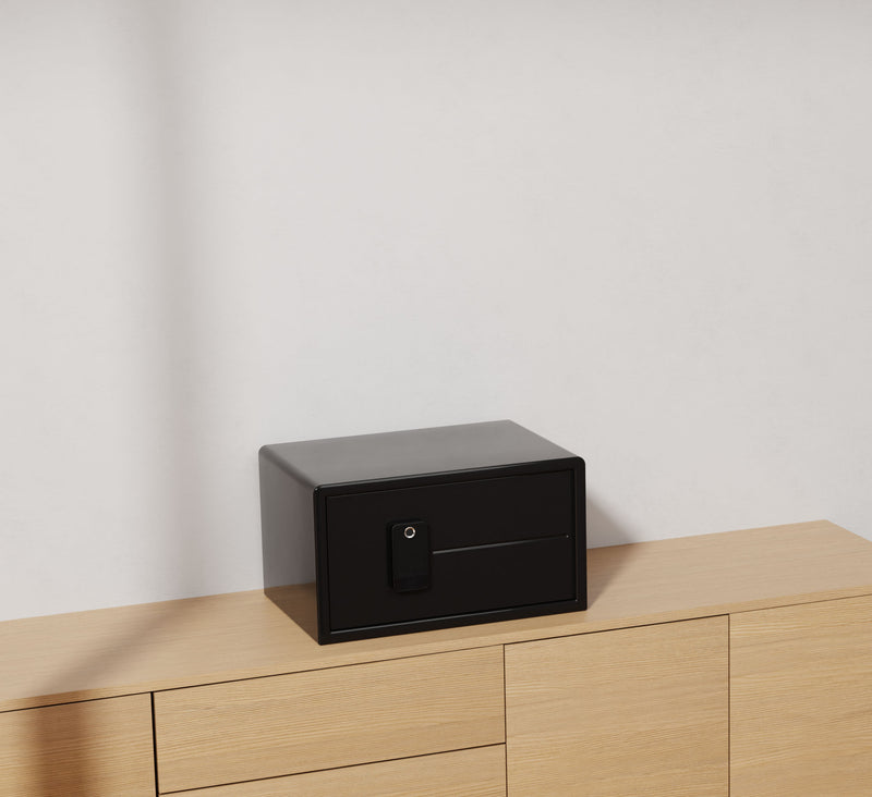 Onyx Black / Biometric + Touchpad