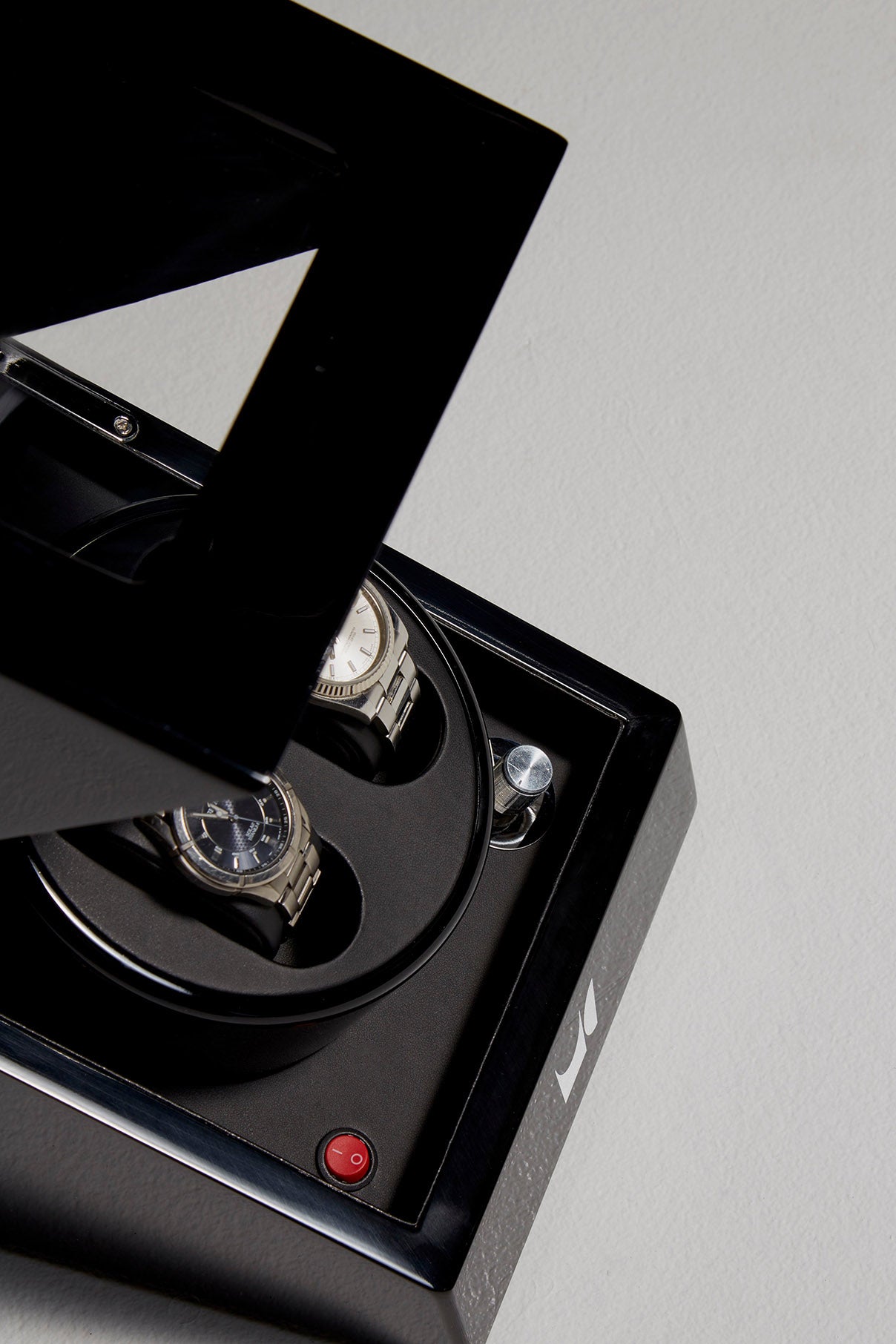 Open watch winder with two watches